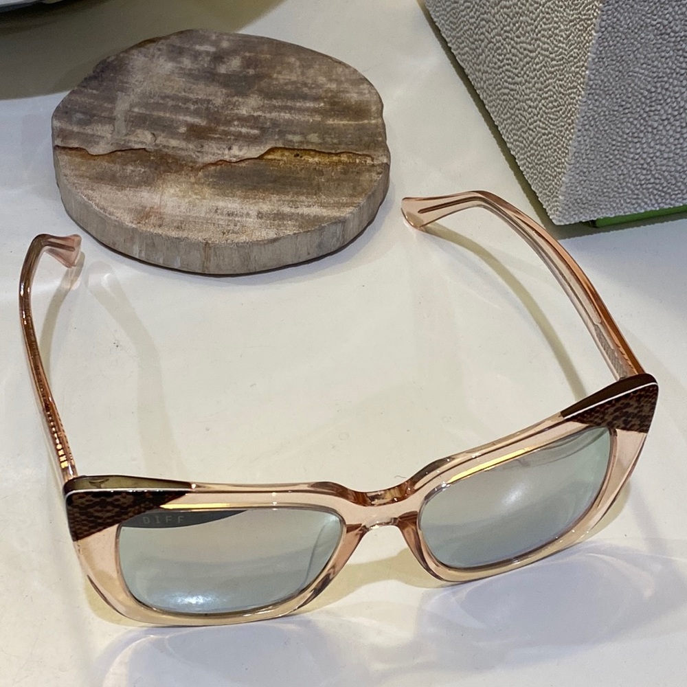 Diff Lizzy Sunglasses - image 2